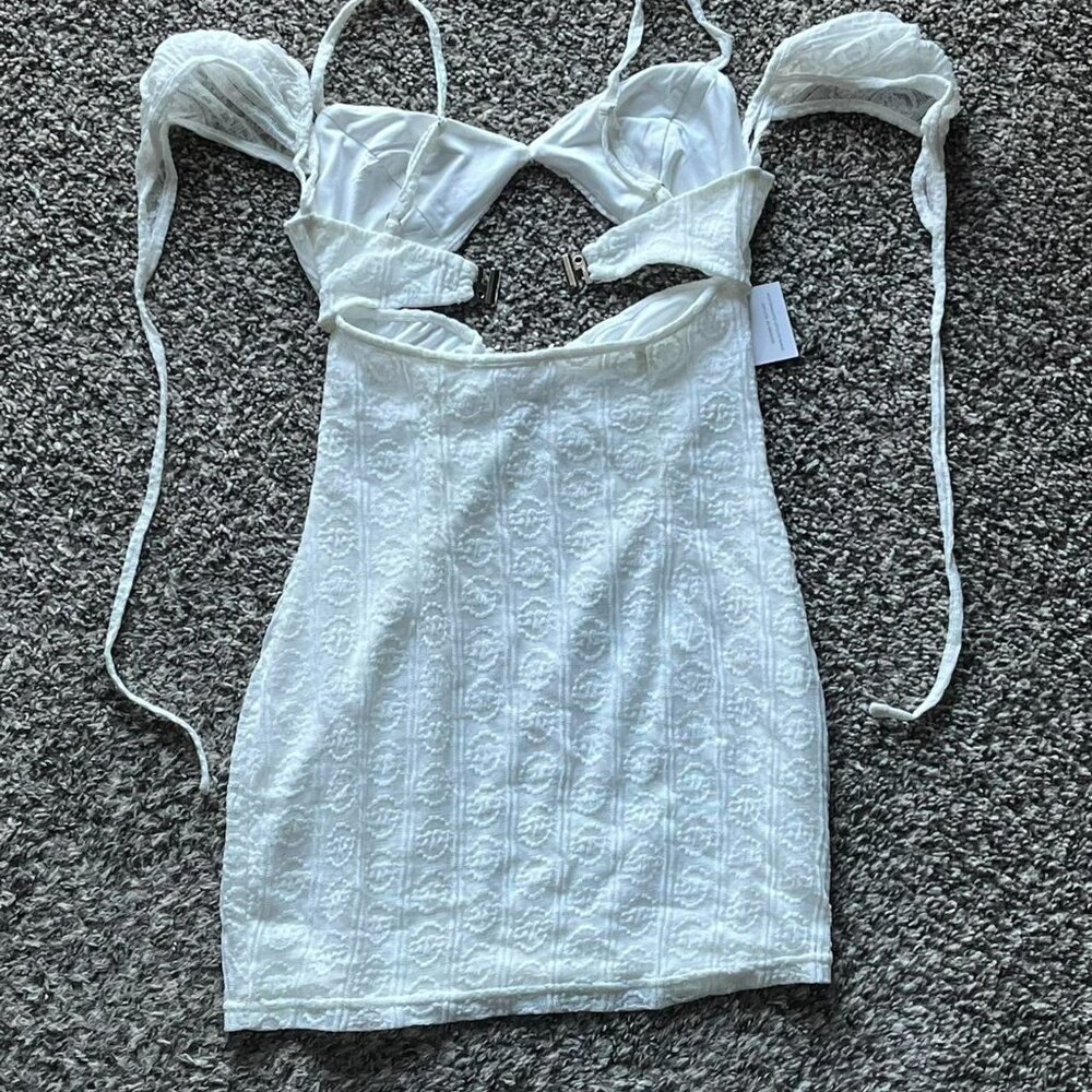 NWT Outcast Millie White Mini Dress Womens Small White Floral Party Festival - Picture 2 of 5